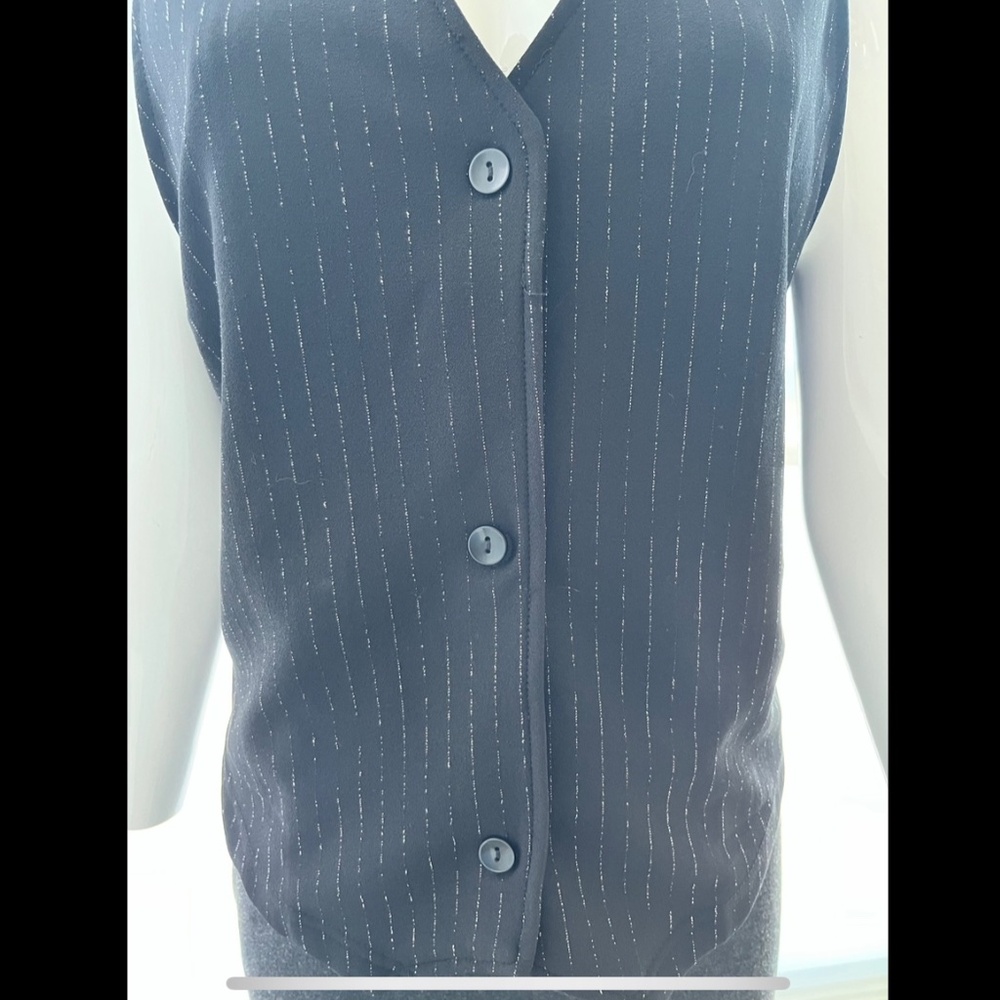 Vest - Picture 2 of 7